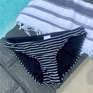 brand TARGET / size S / color BLACK & WHITE